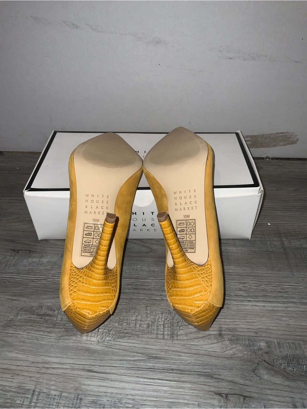 NWT White House Black Market Mustard Yellow Crocodile Heels - Picture 4 of 7